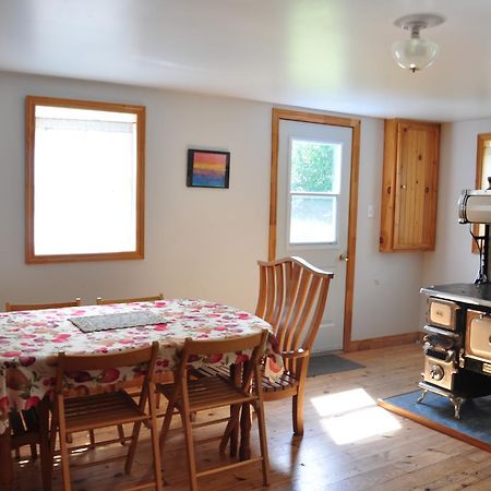 Гостевой дом Breton Cove Farmhouse Indian Brook Экстерьер фото