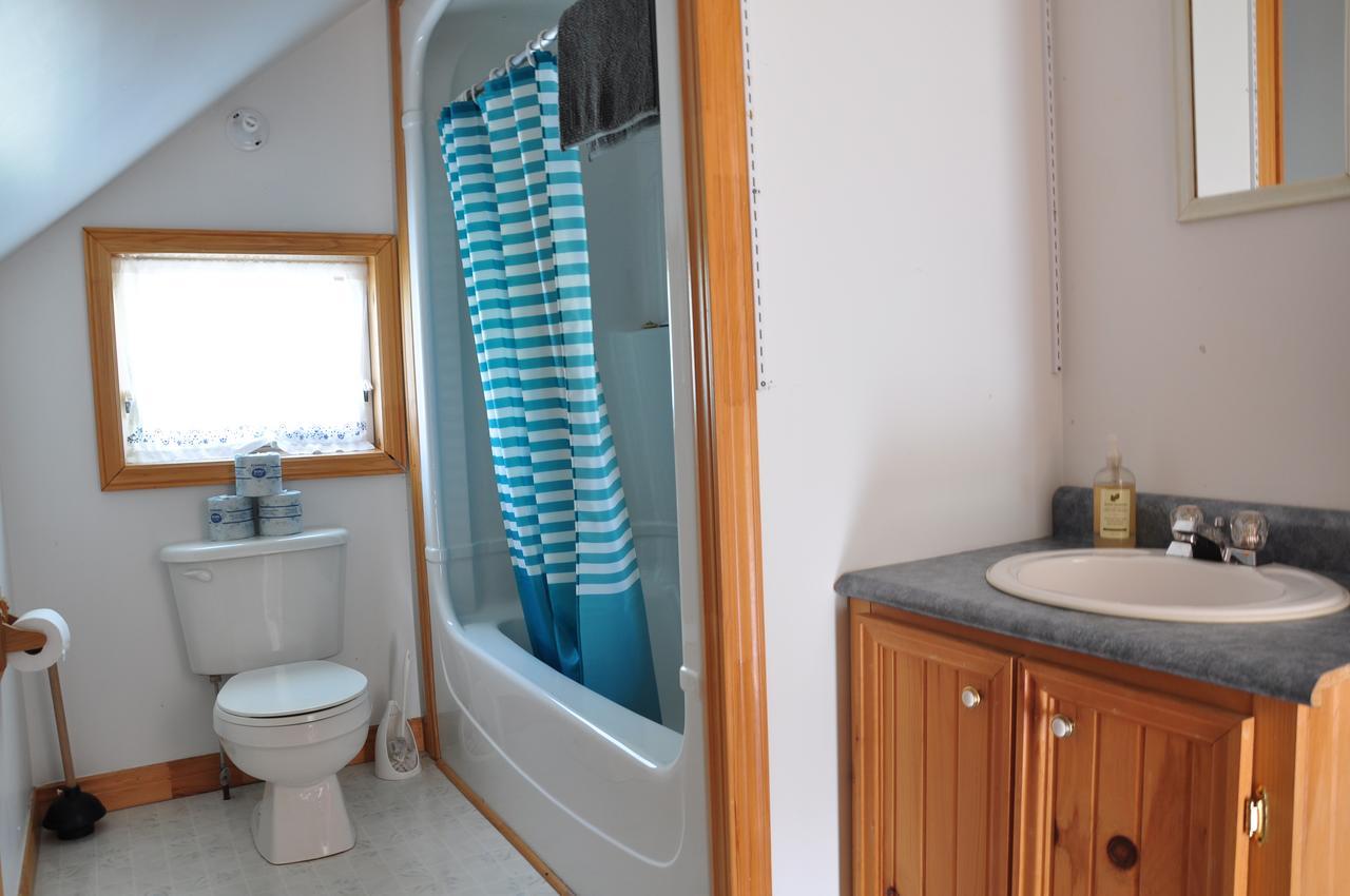 Гостевой дом Breton Cove Farmhouse Indian Brook Экстерьер фото